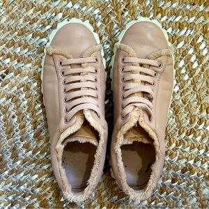 Stuart Weitzman fringie cover story tan fringe sneaker size 8